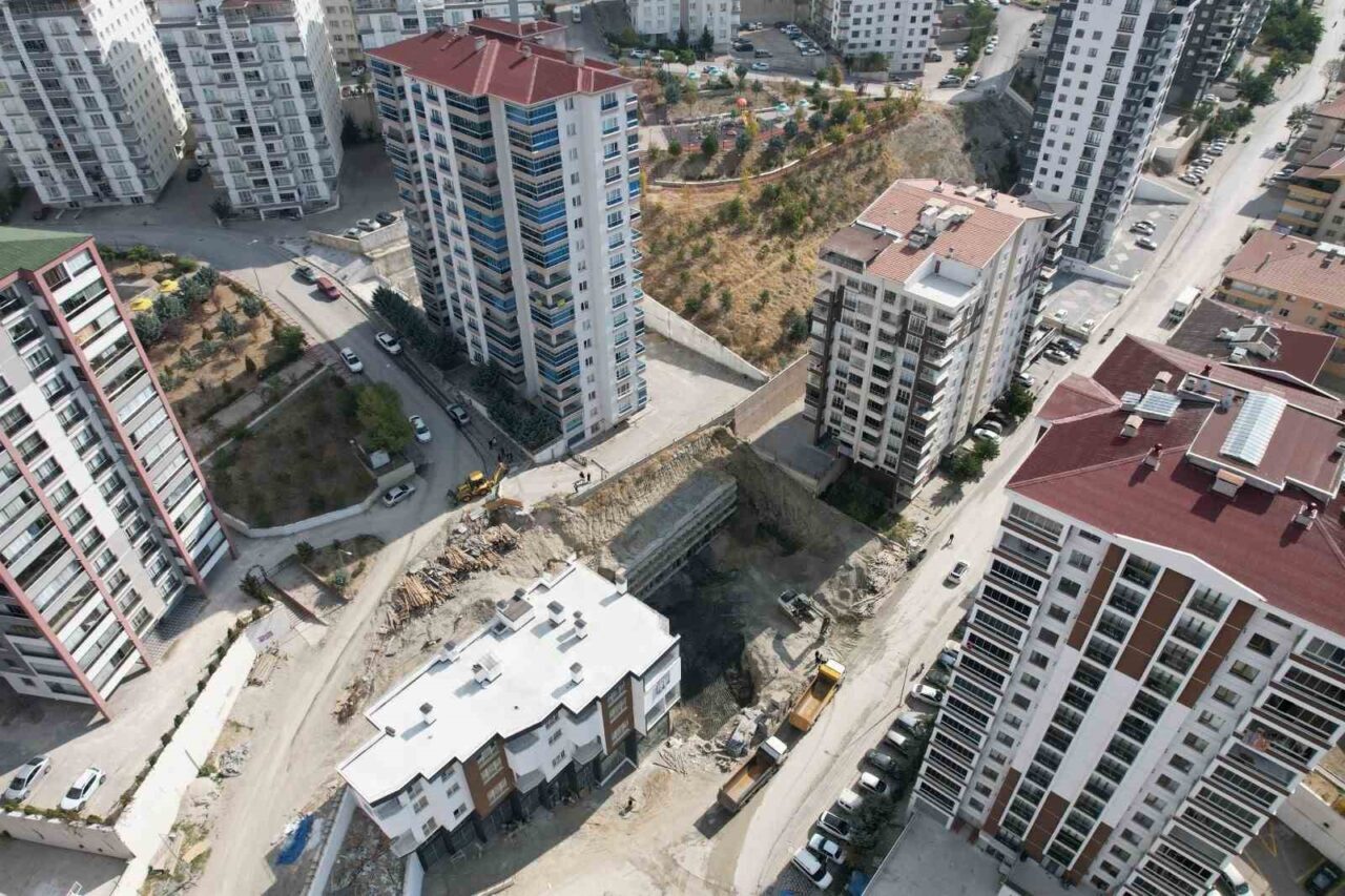 Mamak’ta İnşaat Kazısı Sonrası Toprak Kayması: 17 Katlı Bina Tahliye Edildi