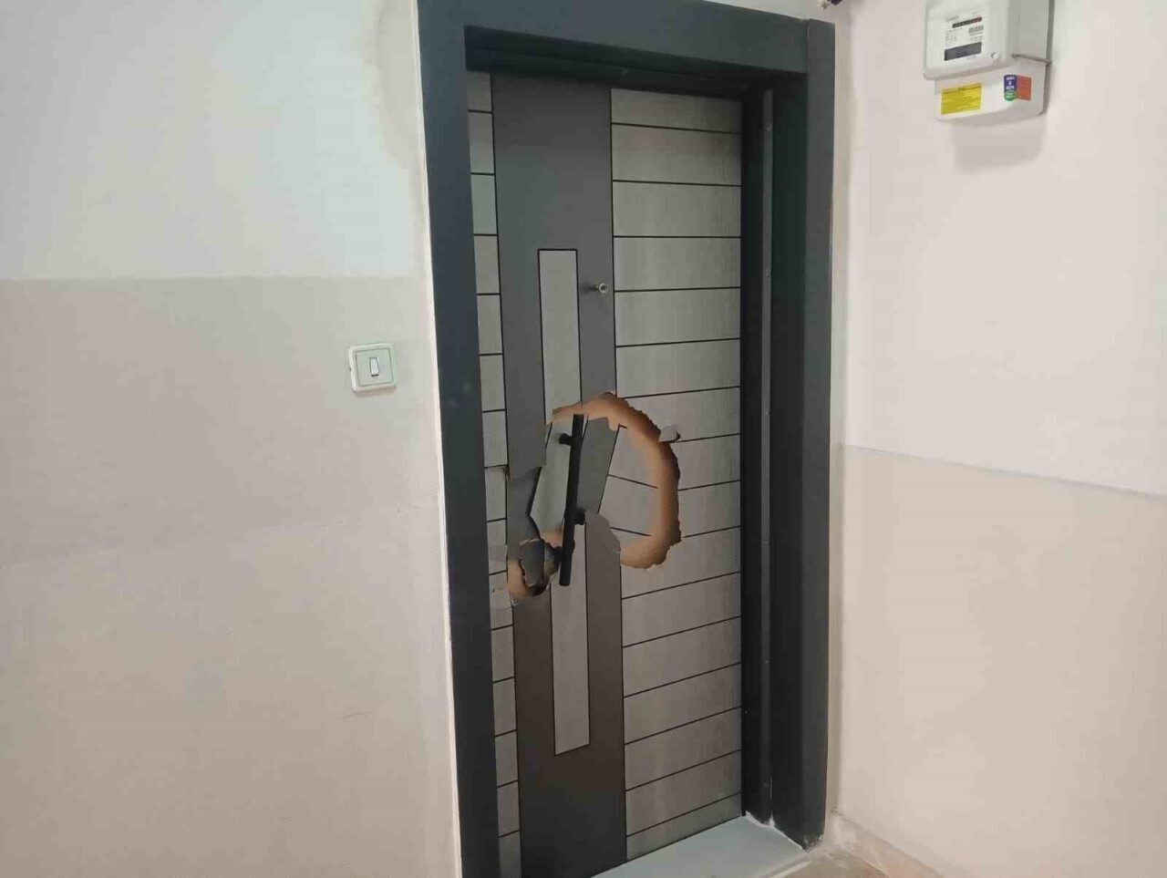 Ankara'nın Altındağ ilçesinde, 24 yaşındaki F.K., aileler arası husumet nedeniyle