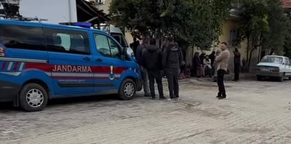 Denizli'nin Acıpayam ilçesinde yaşayan Durkadın Kandemir ve kızı Bahar Kandemir,