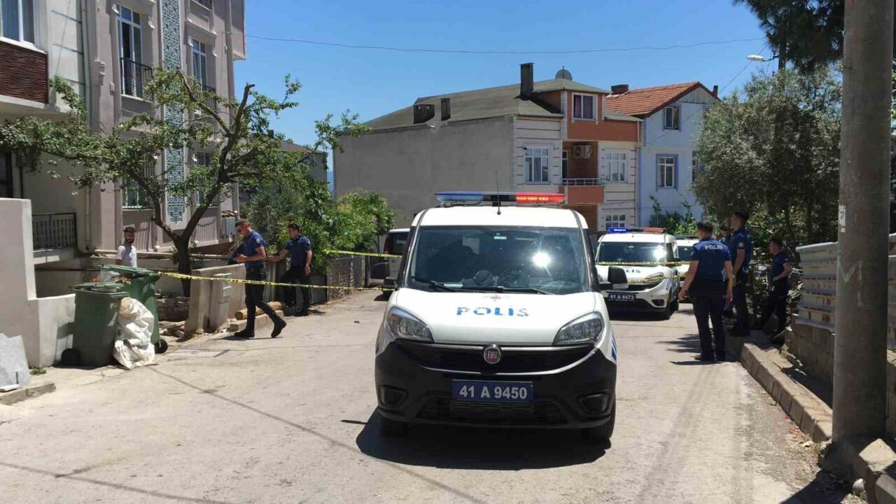 Kocaeli'de M.S.B., boşanma aşamasındaki eşi N.B. ve köylüsü A.K.'yu silahlı