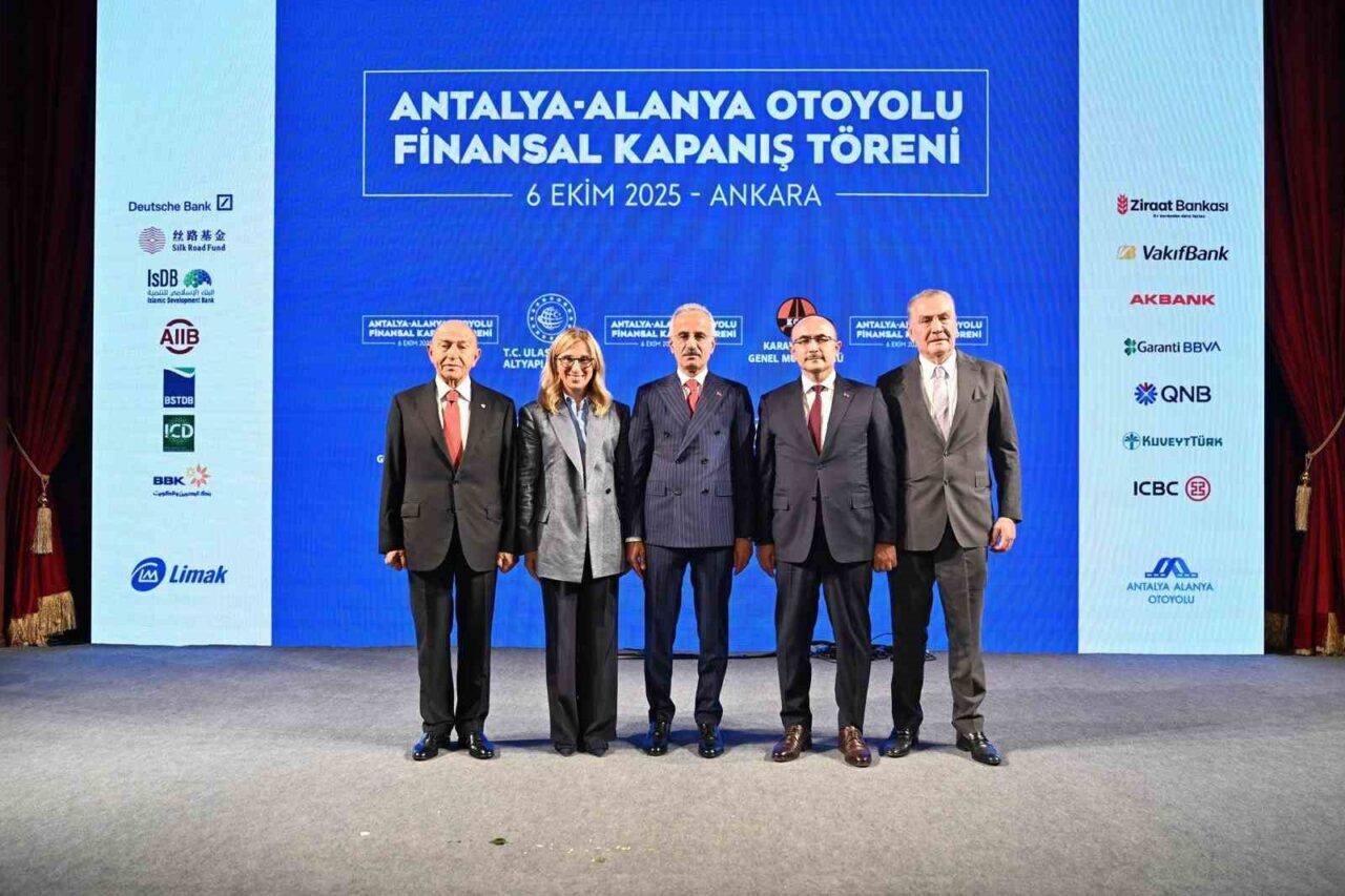Antalya-Alanya Otoyolu Projesi'nin finansman sözleşmesi Ankara'da imzalandı. Ulaştırma Bakanı Abdulkadir
