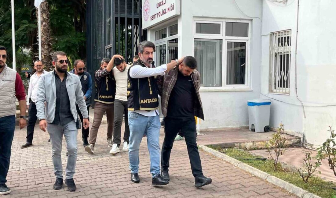 Antalya'nın Serik ilçesindeki bir emlak ofisinde, husumetli gruplar arasında çıkan