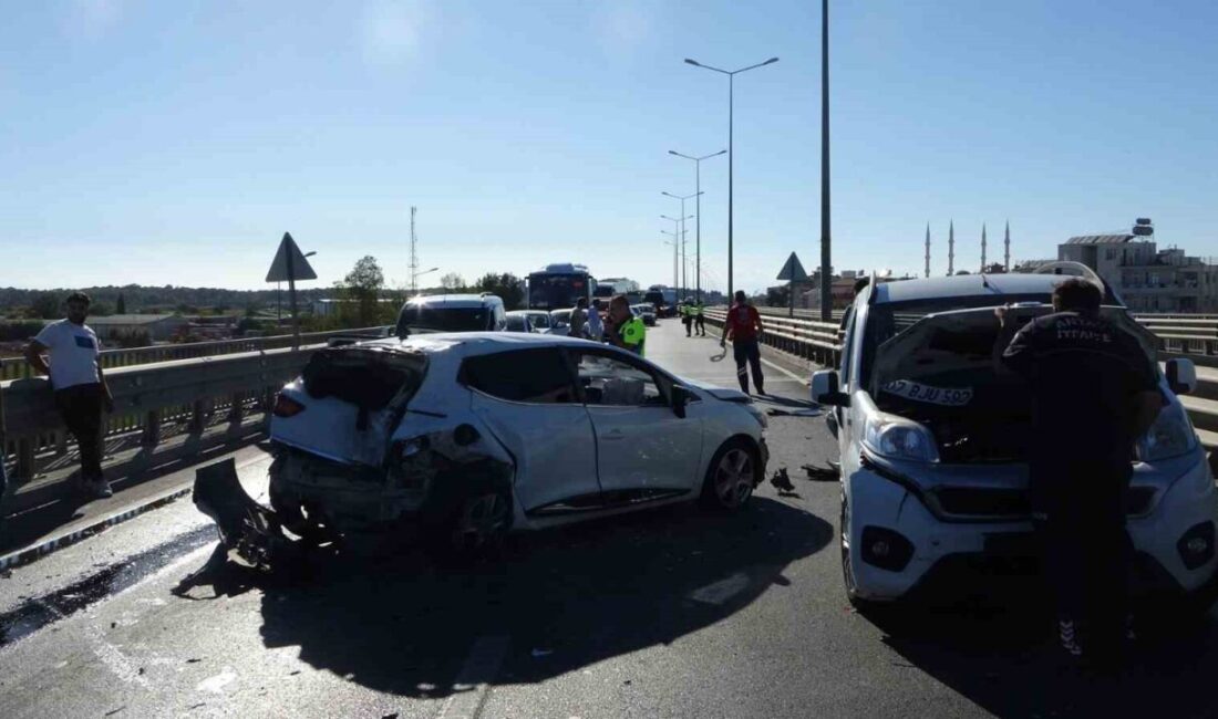 Manavgat'ta meydana gelen zincirleme kazada, 5 kişi yaralandı. Deniz D.'nin