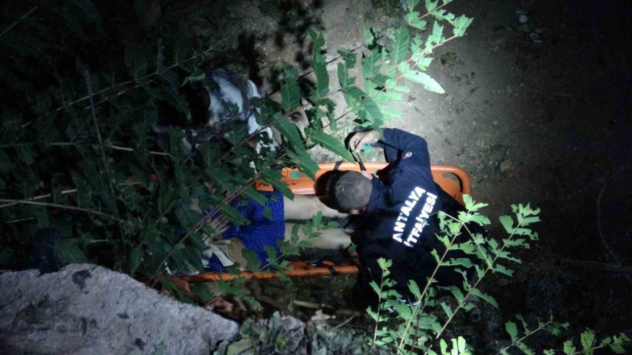 Antalya’da inşaat çukuruna düşen Rus uyruklu kadın turist hastaneye kaldırıldı