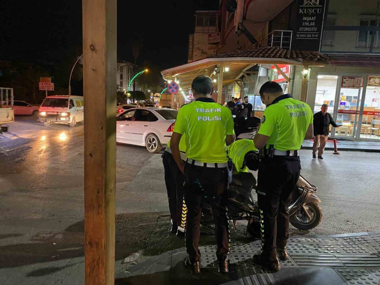 Antalya'nın Serik ilçesinde Ayşe G. idaresindeki motosiklet, direksiyon hakimiyetinin kaybedilmesi