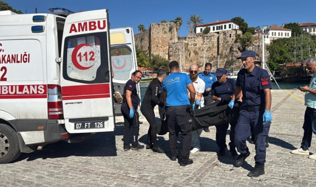 Antalya'nın Çağlayan Mahallesi'nde, jetski kullanan vatandaşların ihbarıyla 35 metrelik falezlerden
