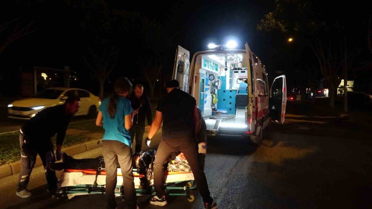 Antalya'nın Muratpaşa ilçesindeki bir kazada, 50-60 yaşındaki bir yaya, yeşil