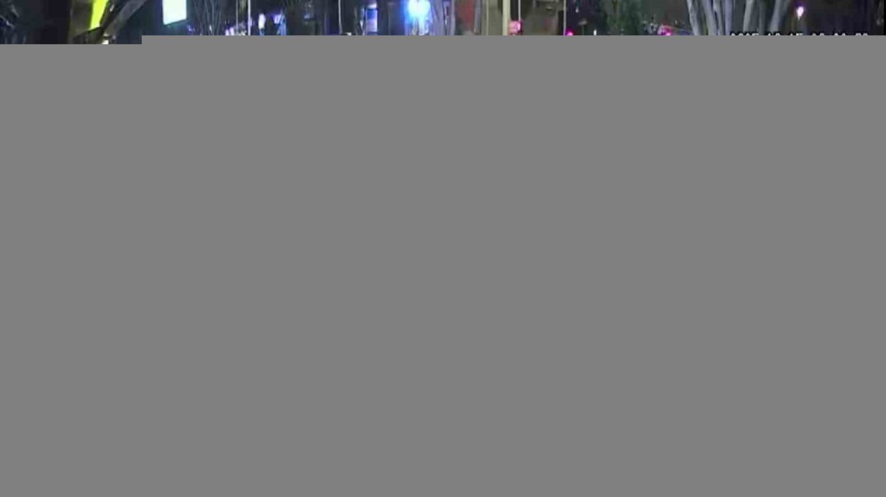 Antalya'nın Muratpaşa ilçesinde özel halk otobüsünün çarpması sonucu ağır yaralanan