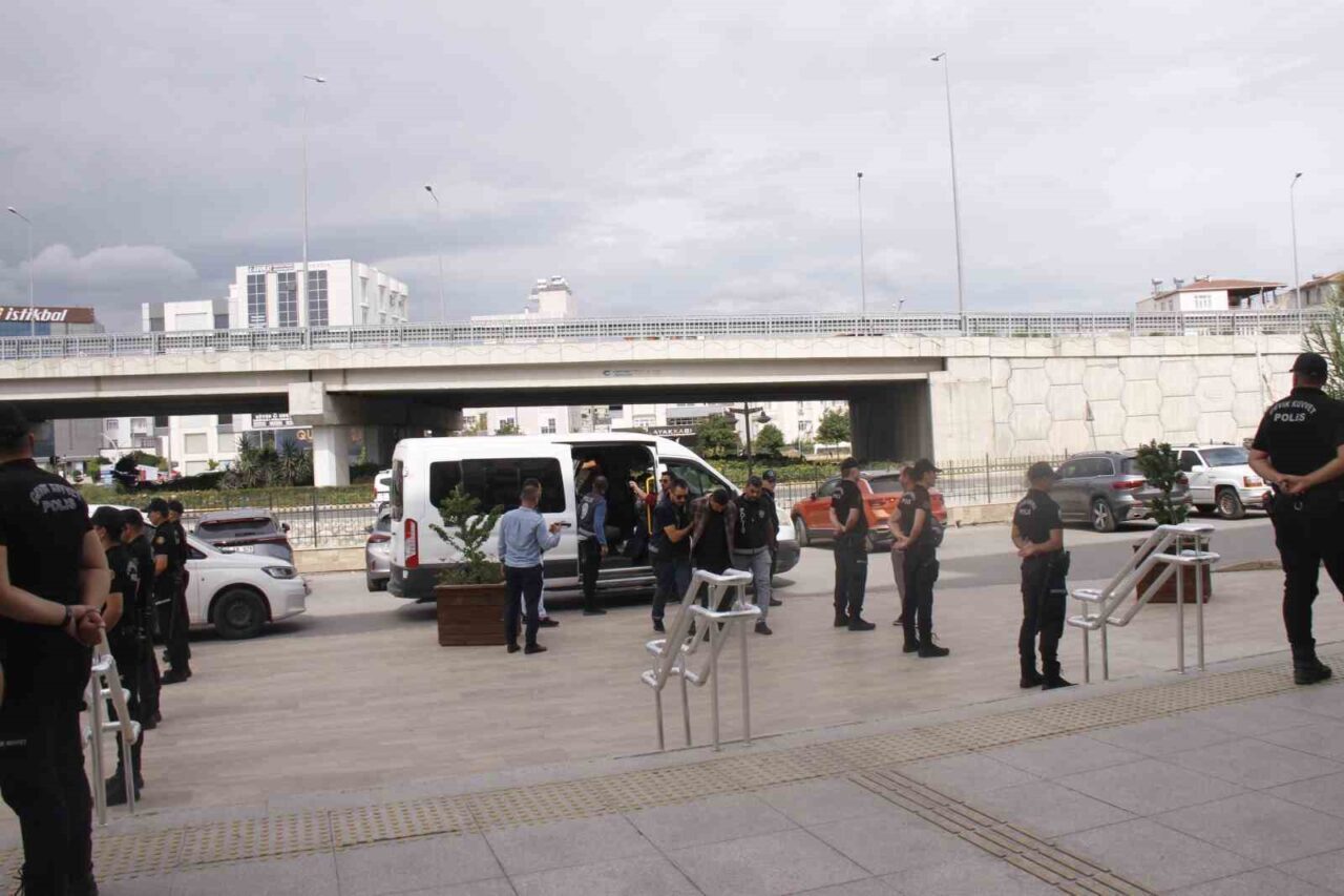 Antalya'nın Serik ilçesinde iki kişinin ölü, iki kişinin yaralı olduğu