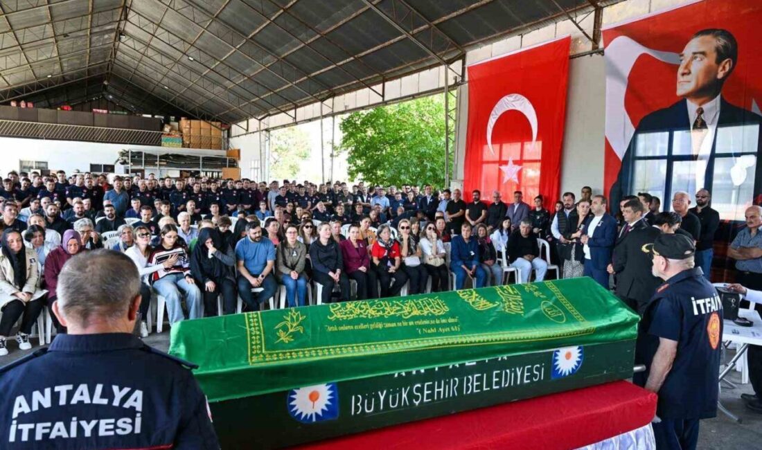 Levent Okutan İçin Antalya’da Duygusal Tören Düzenlendi Antalya'da kalp krizi nedeniyle hayatını kaybeden Levent Okutan için Gülveren'deki