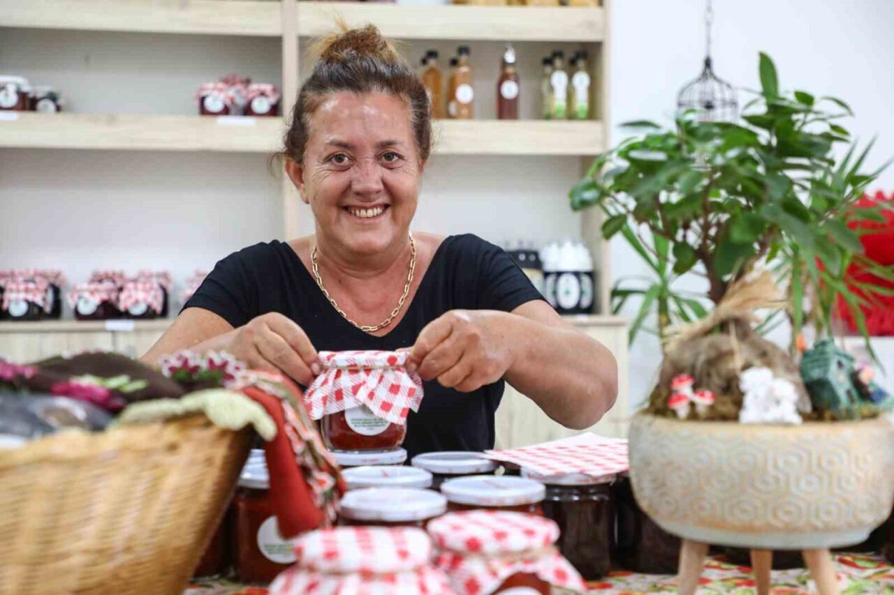 Antalya’daki Kadın Kooperatiflerinde Kış Ürünleri Üretimi Hızla Devam Ediyor