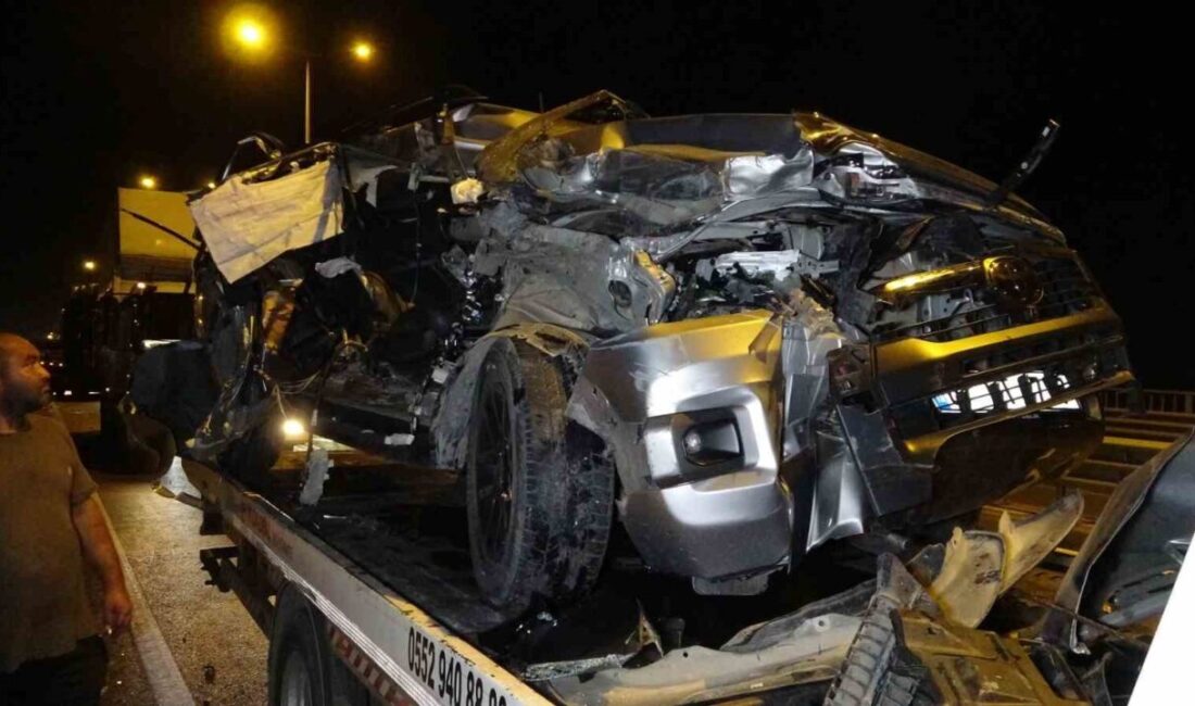 Antalya'nın Manavgat ilçesinde seyir halindeki Osman B.'nin kullandığı pikap, Mahmut