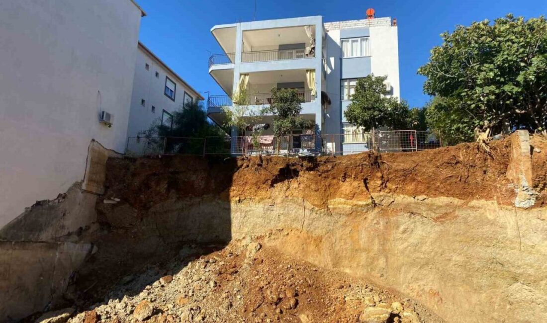 Antalya'nın Serik ilçesinde bir inşaat alanında temel kazısı sırasında yaşanan