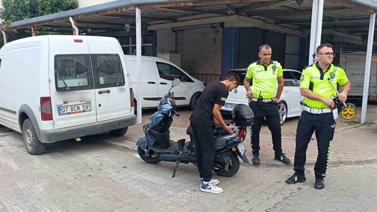 Antalya'nın Manavgat ilçesinde iki motosikletin çarpışması sonucu Burak Y., Ömer