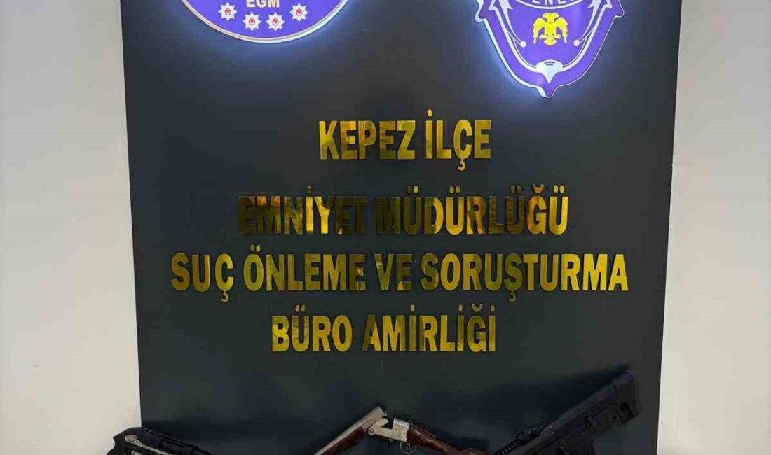 Antalya’da düzenlenen “Şafak 07 Huzur-6” operasyonunda ruhsatsız silahlar ve mühimmat ele geçirildi Antalya'nın Kepez ilçesinde gerçekleştirilen "Şafak 07 Huzur-6" operasyonunda, 20 ekip