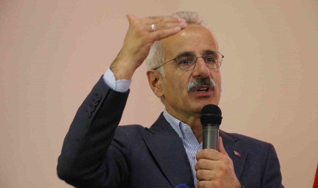 Ulaştırma ve Altyapı Bakanı Uraloğlu, Antalya’da 241 milyar liralık ulaştırma yatırımlarını açıkladı Ulaştırma ve Altyapı Bakanı Abdulkadir Uraloğlu, Antalya'da AK Parti İl