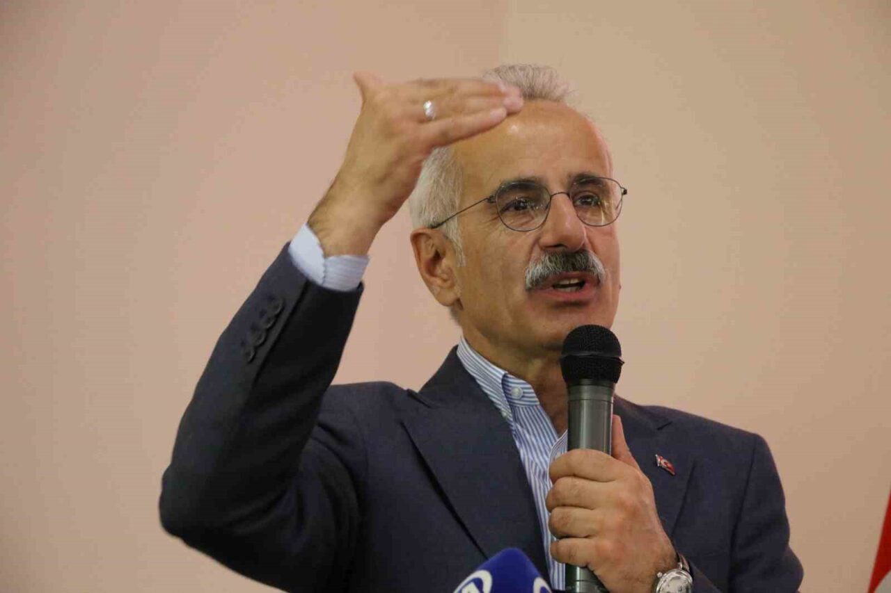 Ulaştırma ve Altyapı Bakanı Abdulkadir Uraloğlu, Antalya'da AK Parti İl