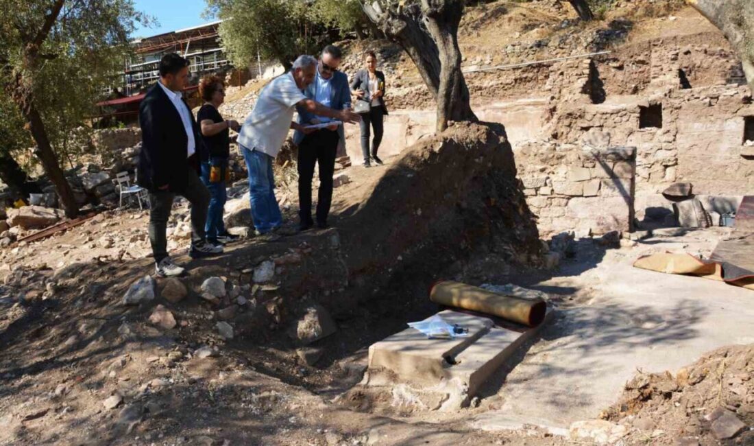 Edremit Kaymakamı Ahmet Odabaş, Antandros Antik Kenti’ndeki kazı çalışmalarını inceledi.