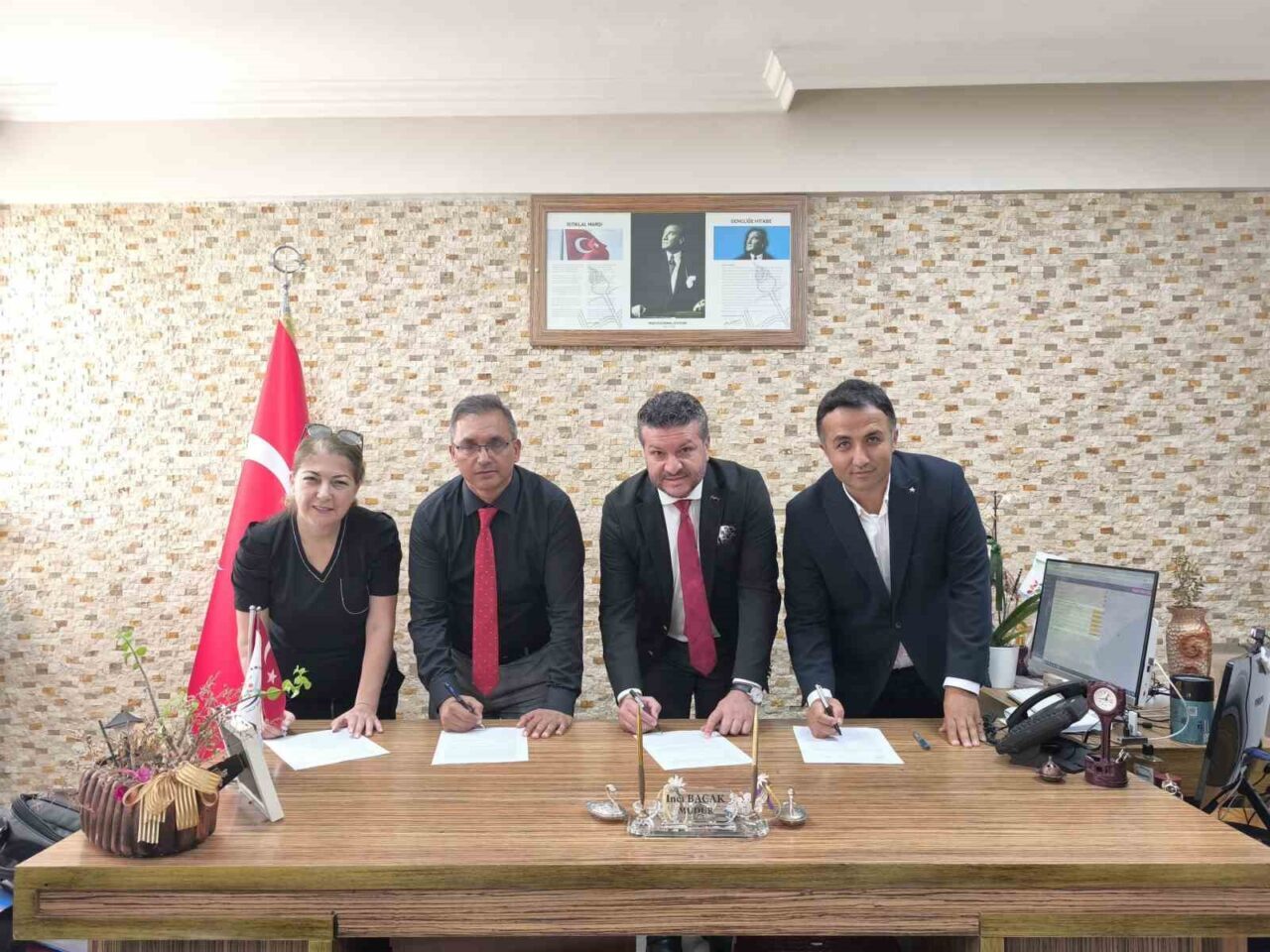 Antalya Genç İş İnsanları Derneği (ANTGİAD) öncülüğünde başlatılan "İş Garantili