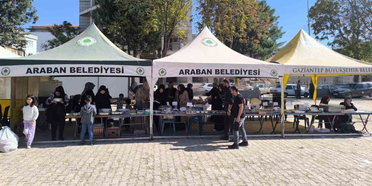 Gaziantep'in Araban ilçesinde, hayırseverlerin katkılarıyla Gazze'ye yardım amacıyla bir çarşı