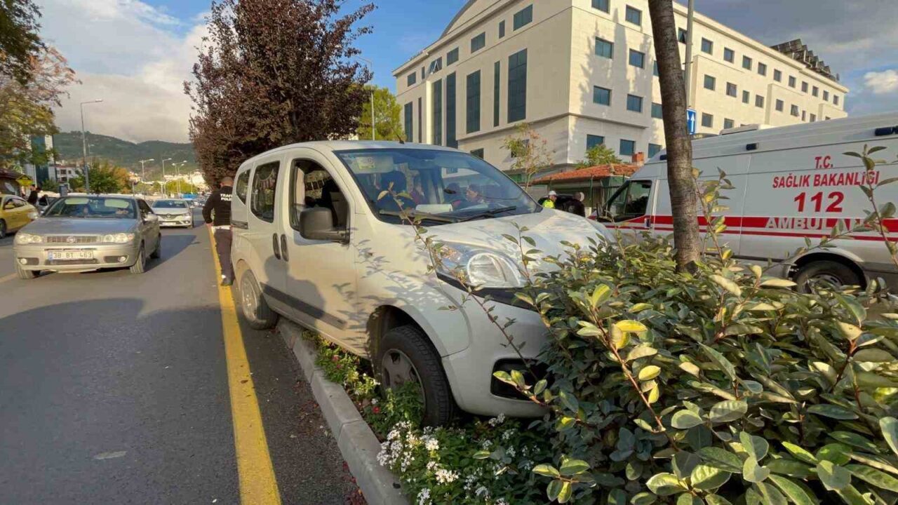 Menteşe Zübeyde Hanım Caddesi'nde kontrolden çıkan 48 ABN 028 plakalı