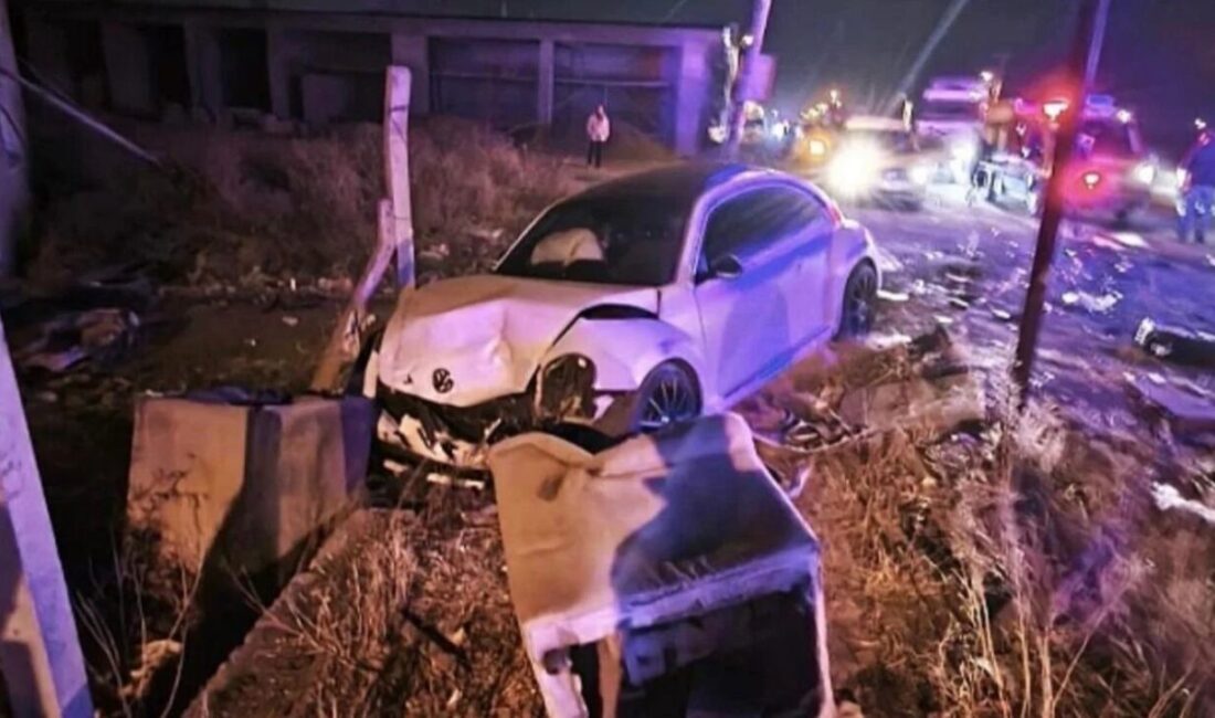 Iğdır’da sanayi yolunda meydana gelen trafik kazasında sürücü araçta sıkışarak yaralandı Iğdır'da akşam saatlerinde meydana gelen trafik kazasında bir sürücü, aracının