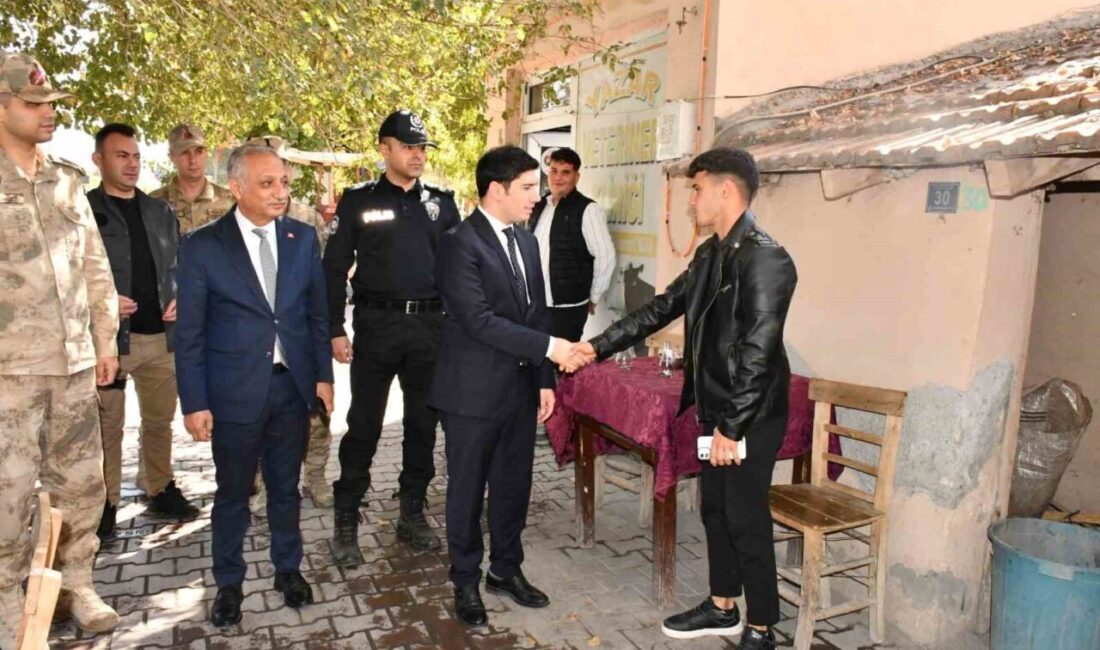 Kaymakam Fatih Gülnar, İlçe Esnafı ve Vatandaşlarla Birlikte Hizmet Kalitesini Artırmayı Amaçlıyor Iğdır'ın Aralık İlçesi Kaymakamı Fatih Gülnar, esnaf ve vatandaşlarla yaptığı