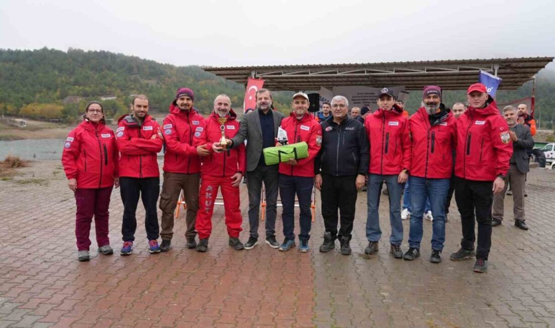 Bursa’da Soğuk Hava Koşullarında Gerçekleşen Macera Takım Yarışması’nda AKUT Zirvede Yer Aldı Bursa'da AFAD ve Gürsu Belediyesi iş birliğiyle düzenlenen Macera Takım