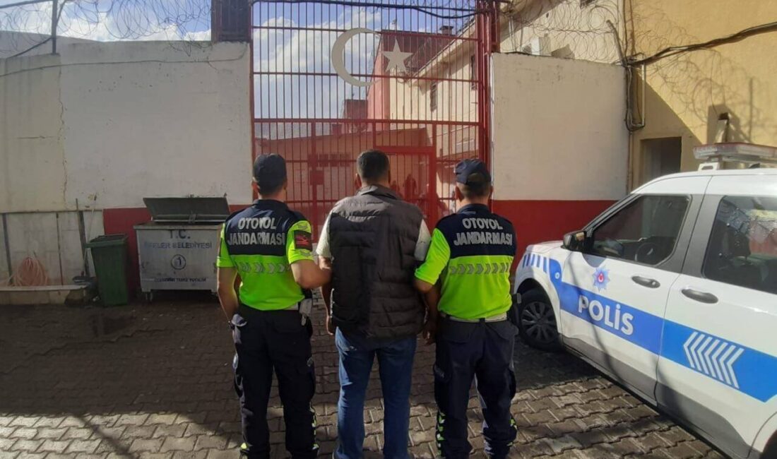 Aydın-İzmir otoyolu üzerindeki Germencik gişelerinde yapılan yol kontrolünde, hakkında 9