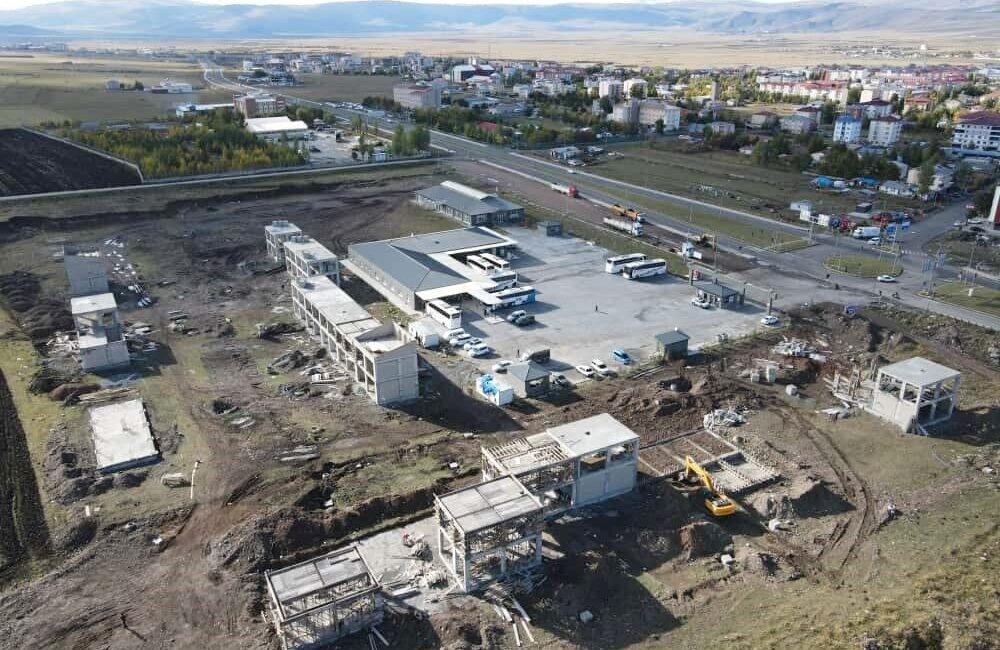 Ardahan Belediyesi, Galericiler Sitesi inşaatına hızla devam ediyor. Başkan Faruk