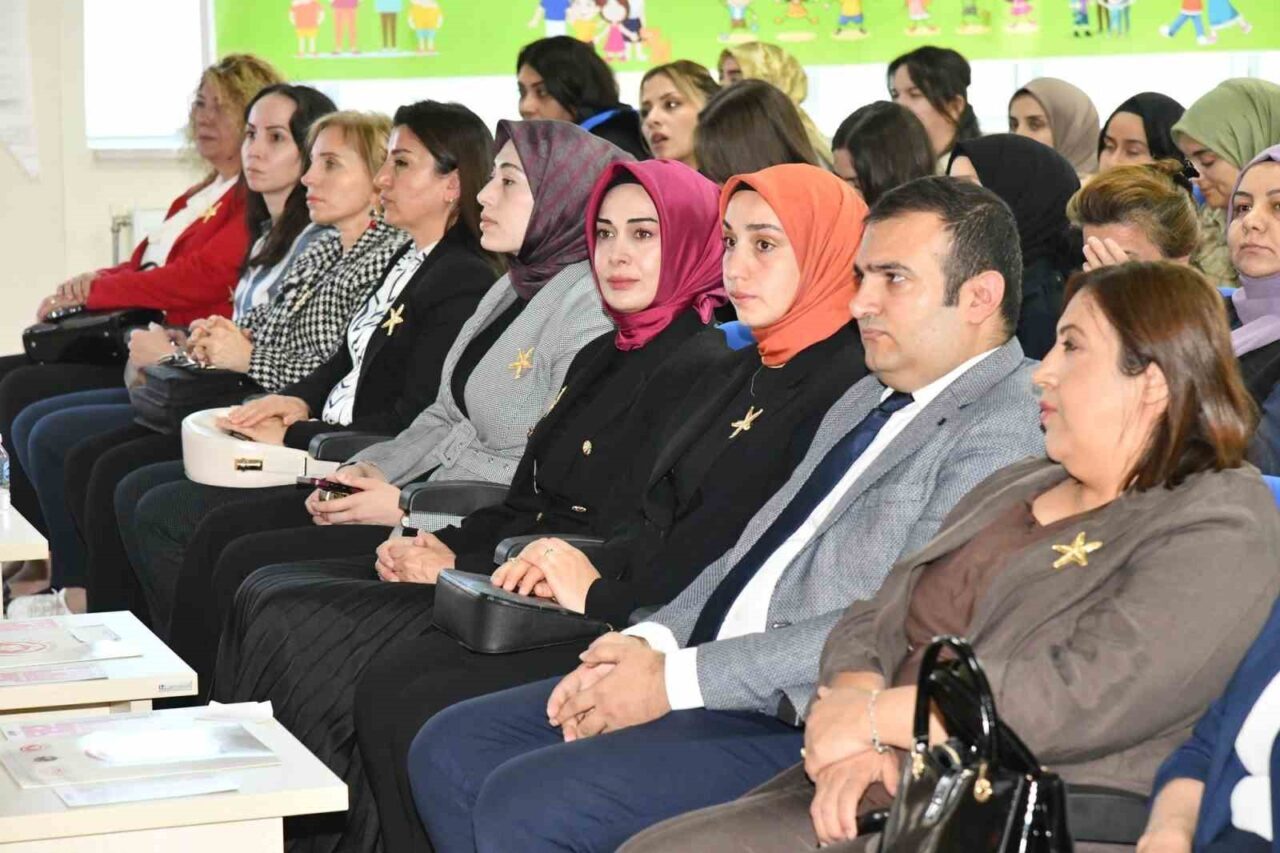 Ardahan'da, Emine Erdoğan'ın himayesinde gerçekleştirilen "Gönül Elçileri Projesi" kapsamındaki "Koruyucu