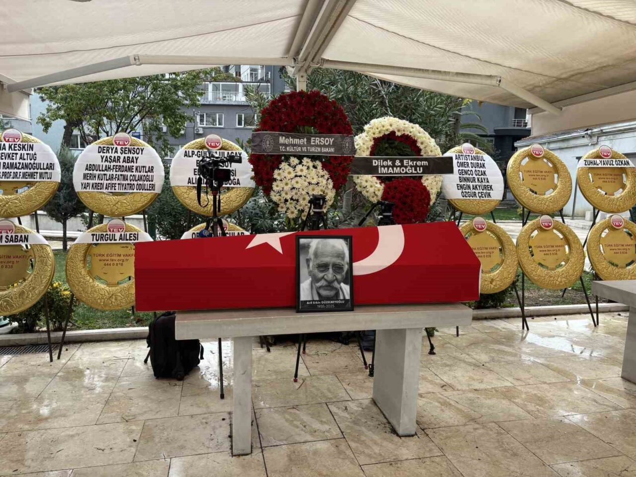 Ünlü oyuncu Arif Erkin Güzelbeyoğlu, 90 yaşında hayatını kaybetmesinin ardından