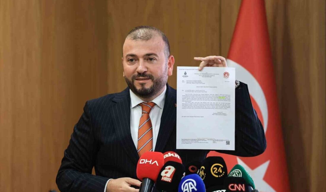 Candaroğlu’ndan Özgür Özel’e sert yanıt: “İddialar tamamen mesnetsiz ve iftira!” Arnavutköy Belediye Başkanı Mustafa Candaroğlu, CHP Genel Başkanı Özgür Özel'in