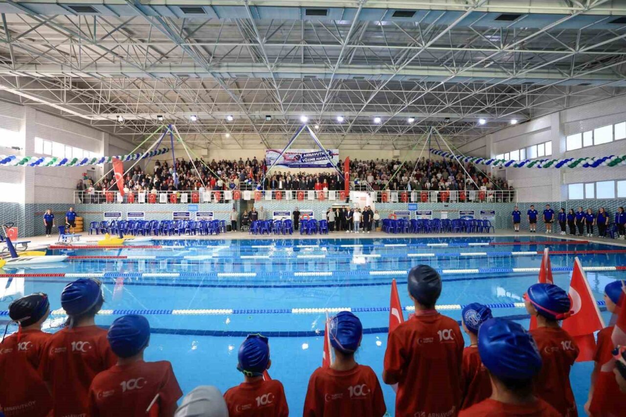 Arnavutköy Belediyesi, Cumhuriyet Bayramı'nın 102. yılını coşkuyla kutladı. Belediye Başkanı