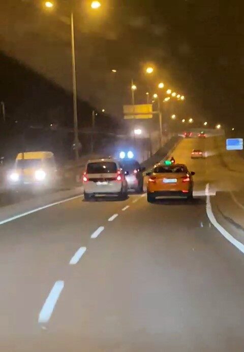 İstanbul Arnavutköy'de bir hafif ticari araç sürücüsü, Maltepe Caddesi'nde tehlikeli