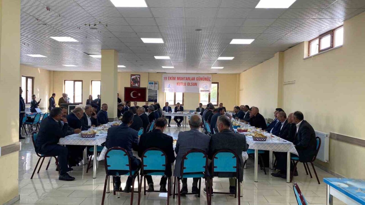 Arpaçay Kaymakamı Muhammed Burak Akköz, muhtarlarla bir araya gelerek muhtarlığın