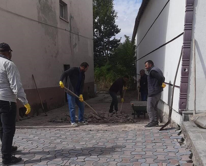 Kars'ın Arpaçay ilçesinde, Belediye Başkanı Zeki Elma'nın önderliğinde, kış öncesi