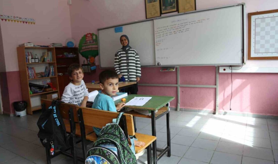Artvin'in Meydancık köyünde, 5 öğrenciye 2 öğretmenle eğitim veren ilkokul