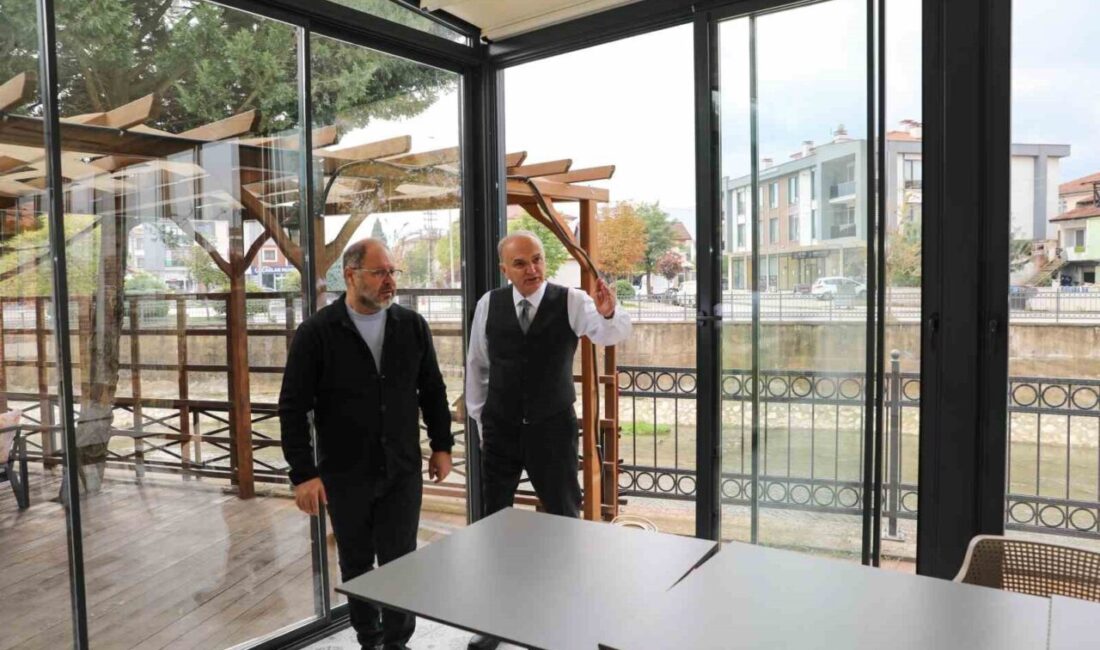 Düzce Belediye Başkanı Dr. Faruk Özlü, Asar Kemer Park'ta seyir