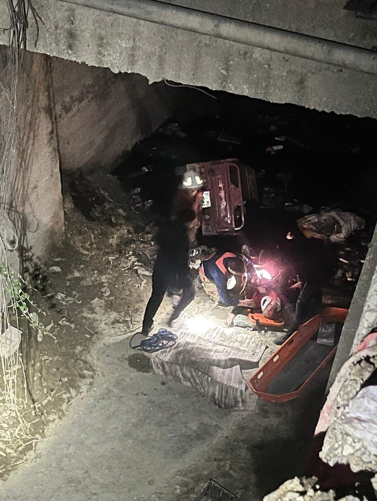 Hatay'ın Antakya ilçesinde sürücünün direksiyon hakimiyetini kaybetmesi sonucu 3 tekerli