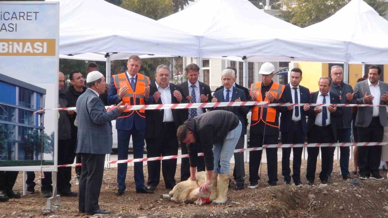 Manisa Ticaret Borsası, 100. yıl kutlamaları kapsamında yeni hizmet binasının