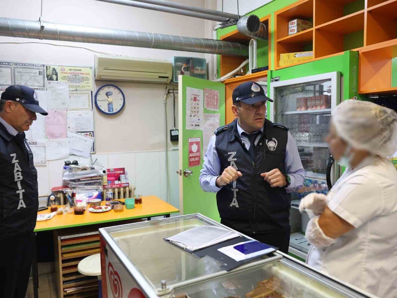 Ataşehir Belediyesi, öğrencilerin sağlığını korumak amacıyla okul kantinlerinde hijyen ve