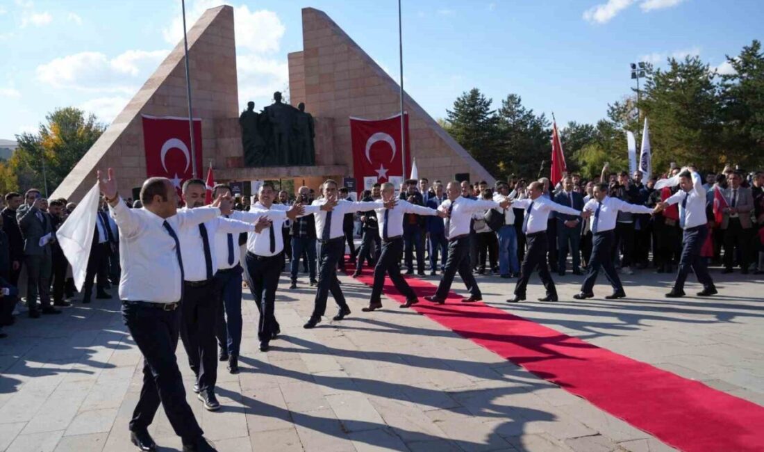 Atatürk Üniversitesi, 2025-2006 akademik yılı açılış törenini YÖK Başkanı Prof.