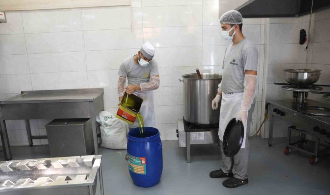 Diyarbakır Büyükşehir Belediyesi, Bitkisel Atık Yağların Ayrıştırılması İçin Lokantacılar Odası ile Protokol İmzaladı Diyarbakır Büyükşehir Belediyesi, bitkisel atık yağların kaynağında ayrıştırılması için Diyarbakır