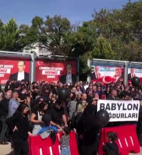 Bursa’da Atış Yapı Mağdurları Çözüm Bekliyor: “Hayallerimiz Maketlerde Kaldı” Bursa’da Atış Yapı mağdurları, şirketin yöneticilerinin tutuklanmasının ardından TMSF'nin kayyum