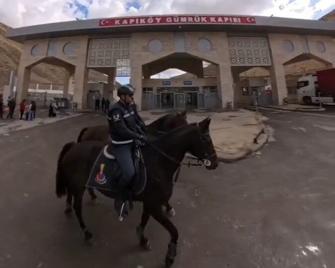Van İl Jandarma Komutanlığı'na bağlı Atlı Jandarma Timi, Saray ilçesindeki