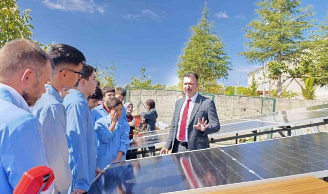 Manisa’da Ortaokul Öğrencilerine Yönelik “Atölyede 1 Gün” Projesi Gördes’te Başladı Manisa İl Milli Eğitim Müdürlüğü, "Atölyede 1 Gün" projesini Gördes