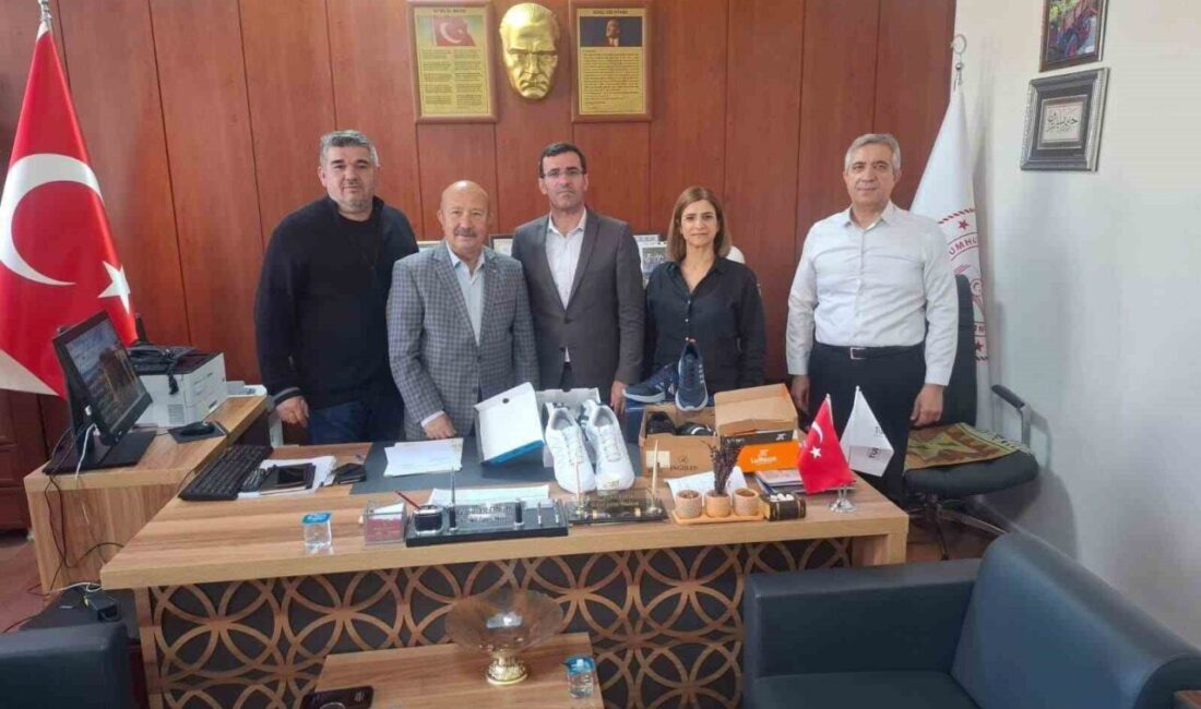 Alaşehir Ticaret ve Sanayi Odası, Maddi Zorluk Çeken Öğrencilere Ayakkabı Yardımında Bulundu Alaşehir Ticaret ve Sanayi Odası, sosyal sorumluluk projeleri kapsamında maddi