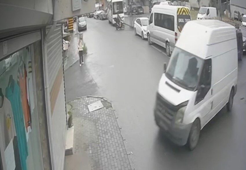 İstanbul Avcılar’da, freni boşalan bir panelvan minibüs, Uğur Mumcu Caddesi’nde