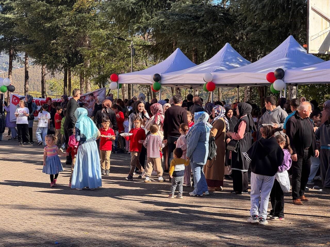 Aybastı’daki Merkez İlkokulu ve Atatürk Ortaokulu, Gazze’ye destek amacıyla bir